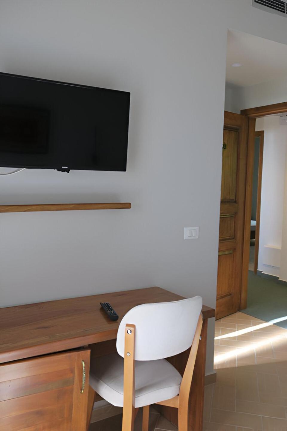 Doko Hotel Radhimë المظهر الخارجي الصورة