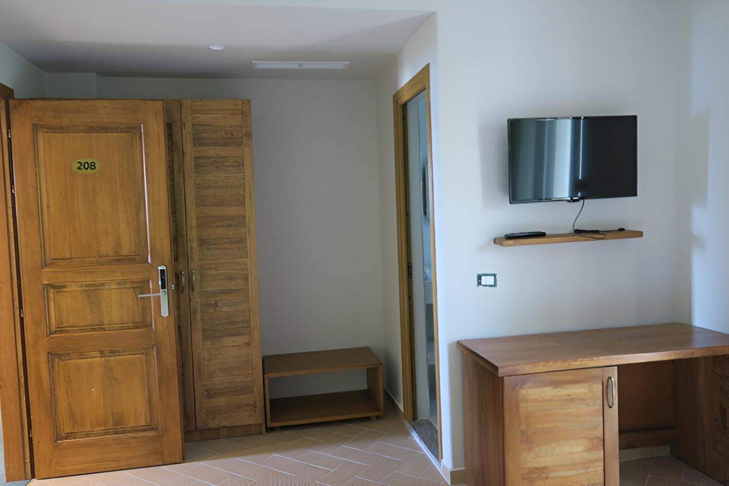 Doko Hotel Radhimë المظهر الخارجي الصورة